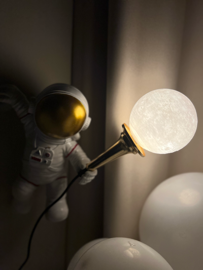 Simple Astronaut Moon Wall Lamp