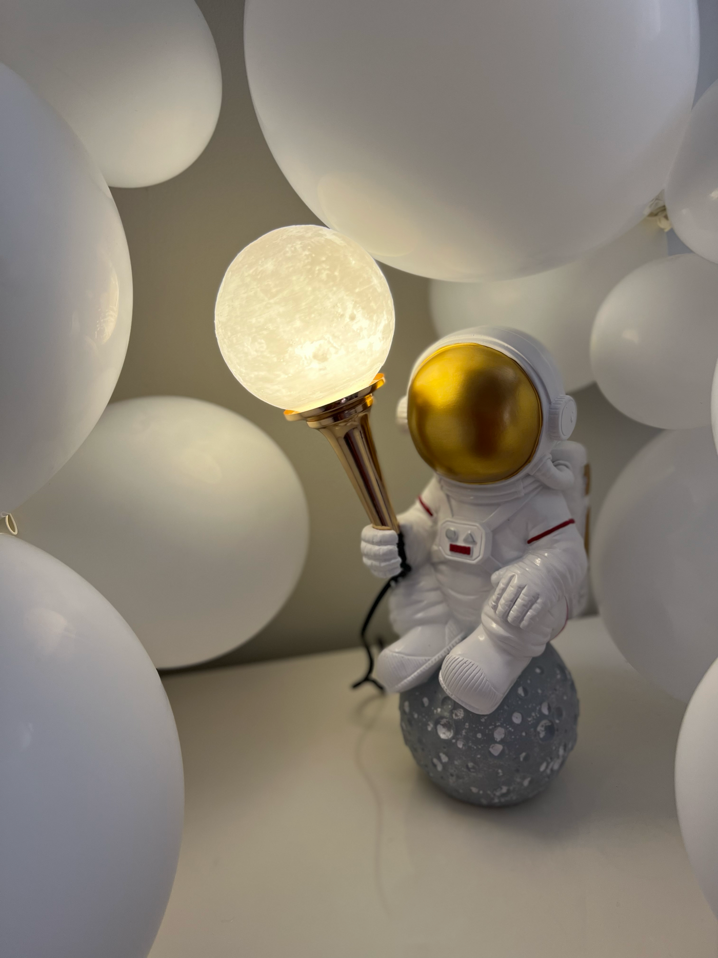Sitting Astronaut lamp - PROBOXS