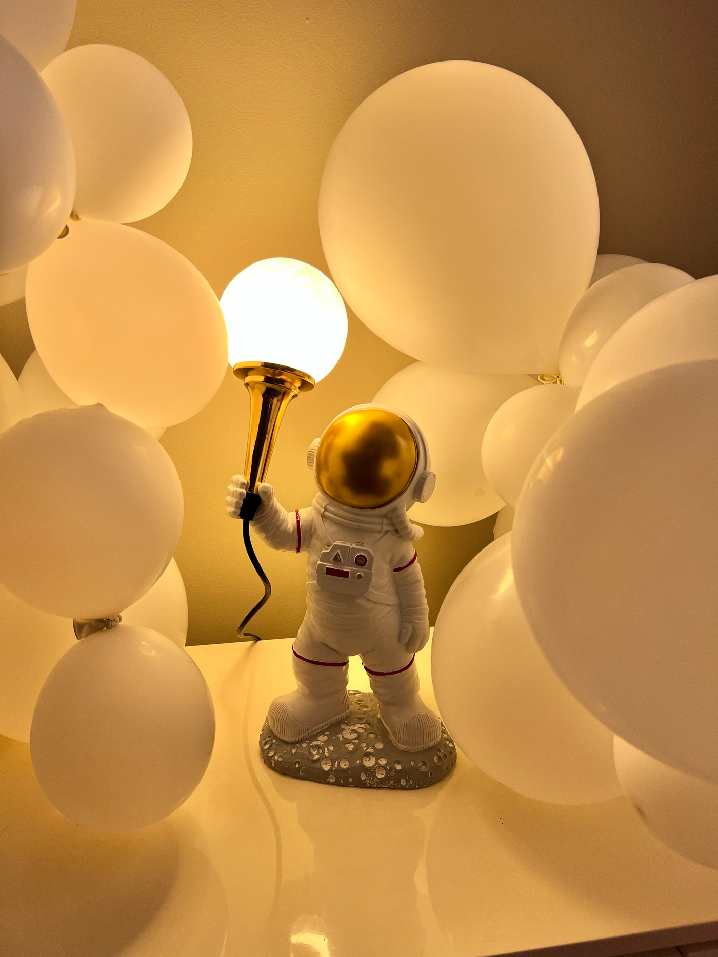 standing astronaut lamp - PROBOXS